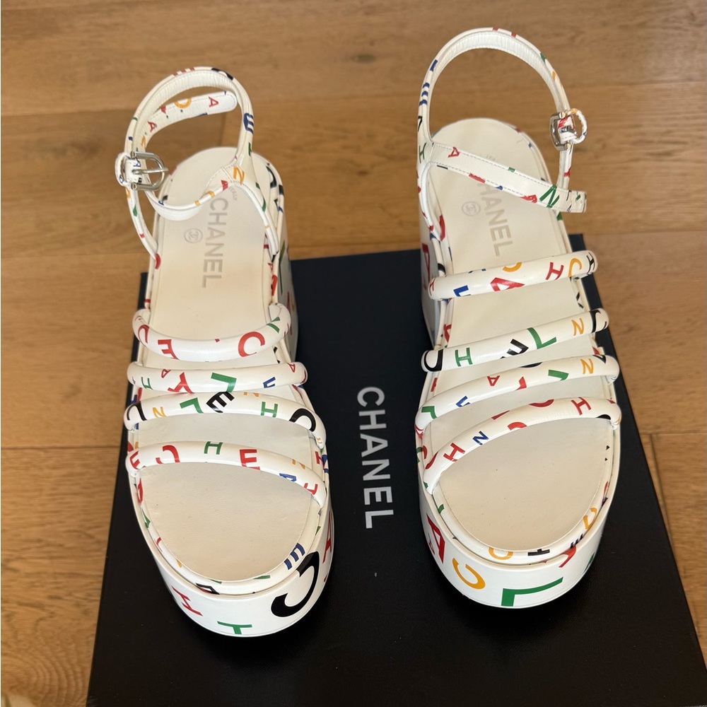 New CHANEL platform sandals White leather with multicolor logo print